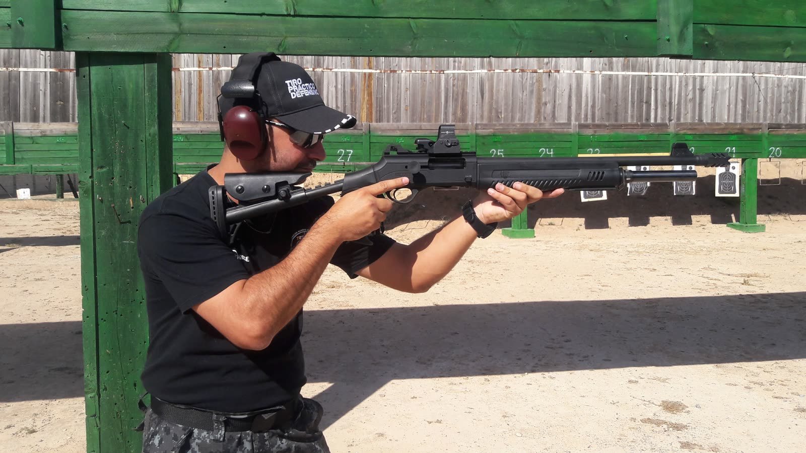 Treinamento com arma longa em estande